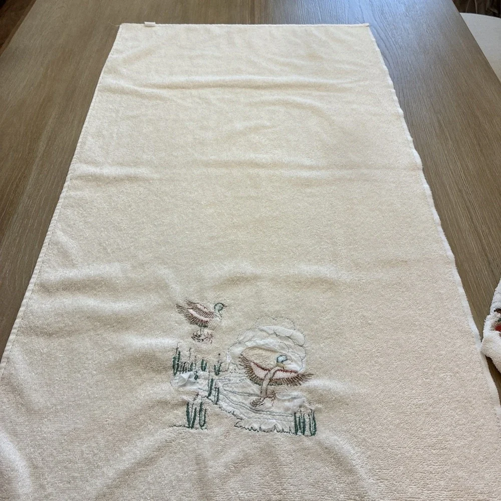 Vtg Fine Fashion Towel Set Bath Hand Washcloth Machine Embroidered Ducks 3 Piece